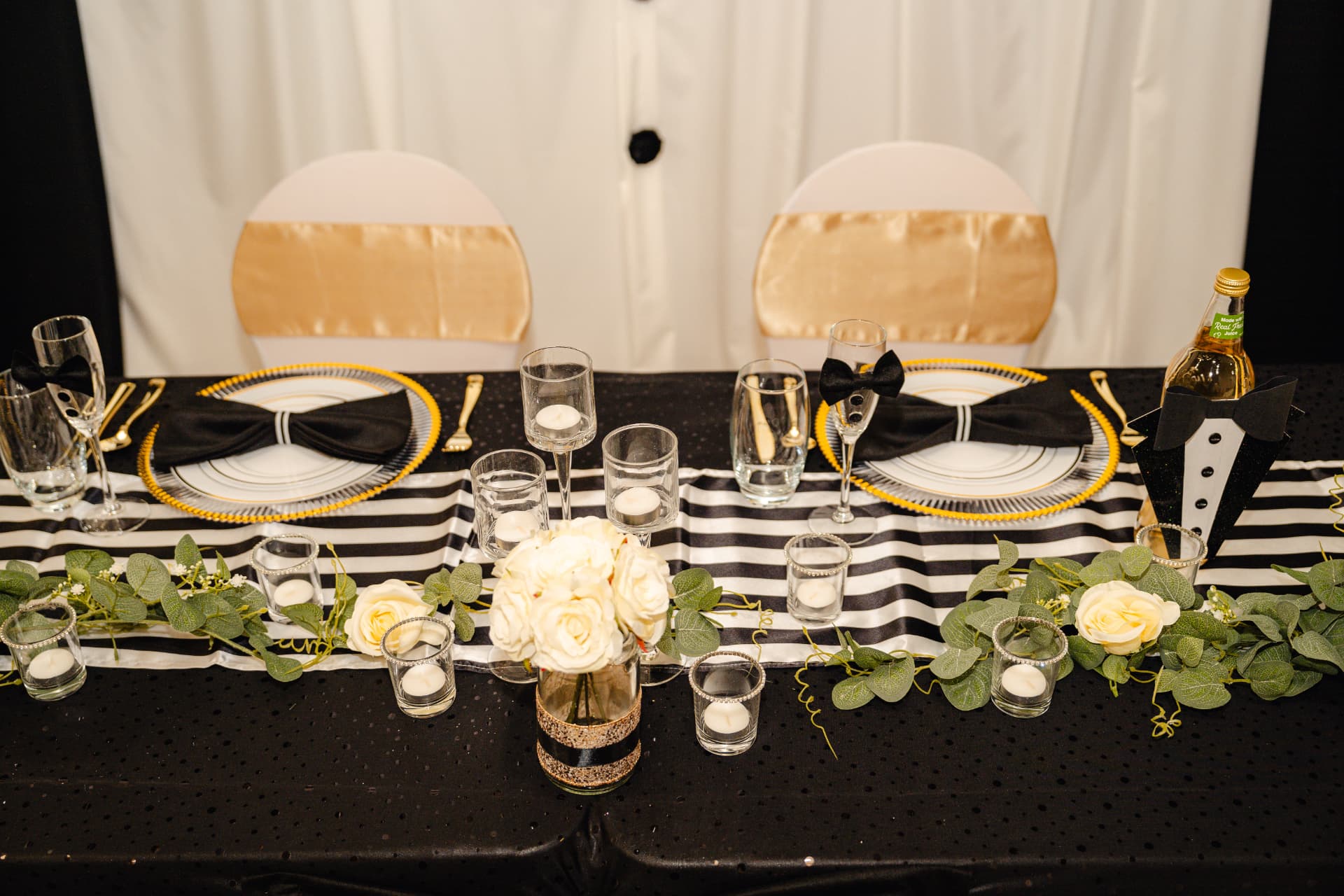 The Head Table — Tablescape Styling